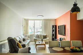 Homey Sea-Side Apartment by Sea N' Rent