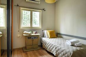 Homey Sea-Side Apartment by Sea N' Rent