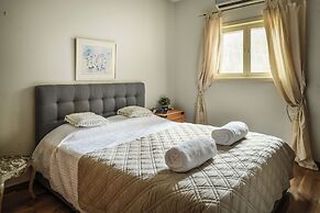 Homey Sea-Side Apartment by Sea N' Rent