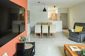 Homey Sea-Side Apartment by Sea N' Rent