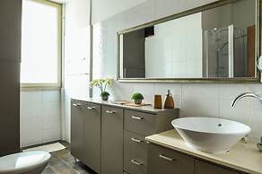 Homey Sea-Side Apartment by Sea N' Rent