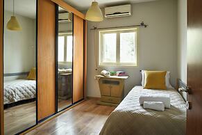 Homey Sea-Side Apartment by Sea N' Rent