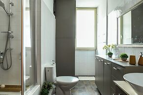 Homey Sea-Side Apartment by Sea N' Rent