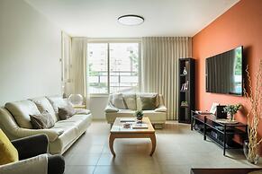 Homey Sea-Side Apartment by Sea N' Rent