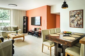 Homey Sea-Side Apartment by Sea N' Rent