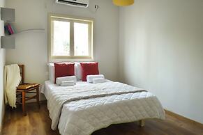 Homey Sea-Side Apartment by Sea N' Rent