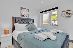 Serviced Ensuite Studio in Feltham London Heathrow