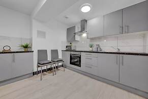 Inviting 1-bed House in Feltham