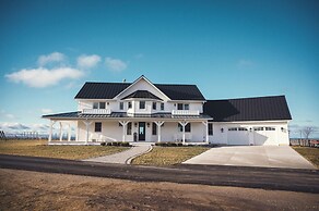 Ann Riley Farmhouse Yuba Vineyards