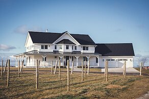 Ann Riley Farmhouse Yuba Vineyards