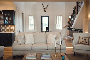 Ann Riley Farmhouse Yuba Vineyards