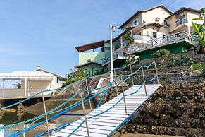 Magnífica casa com praia particular em Angra