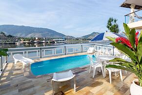 Magnífica casa com praia particular em Angra