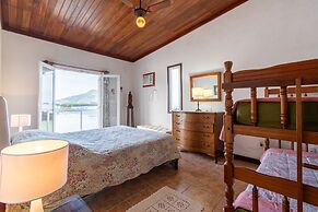 Magnífica casa com praia particular em Angra