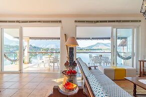 Magnífica casa com praia particular em Angra