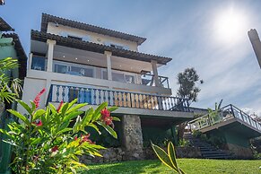 Magnífica casa com praia particular em Angra