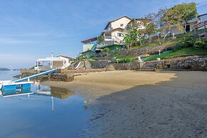 Magnífica casa com praia particular em Angra