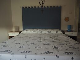 Home Close to the sea With Terrace and Free Parking