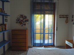 Home Close to the sea With Terrace and Free Parking