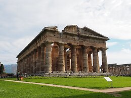 Home Close to the sea With Terrace and Free Parking