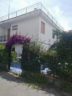 Home Close to the sea With Terrace and Free Parking