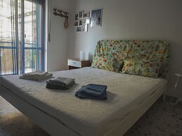 Home Close to the sea With Terrace and Free Parking