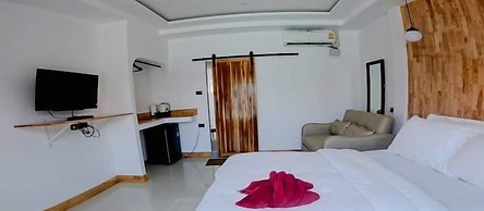 Rateesumalee pool view KoLarn