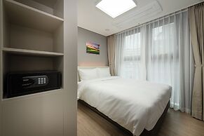 Sollago Myeongdong Hotel & Residence