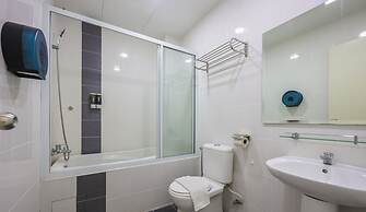 AnyLodge Waterfront Marina Island Pangkor