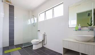 AnyLodge Waterfront Marina Island Pangkor