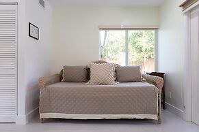 Wicker Wine - Location Hot Tub Gated Yard