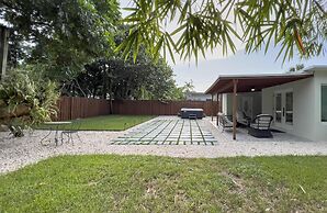 Wicker Wine - Location Hot Tub Gated Yard