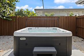 Wicker Wine - Location Hot Tub Gated Yard