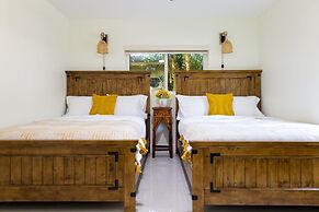 Wicker Wine - Location Hot Tub Gated Yard