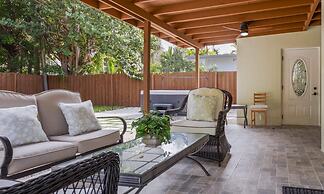 Wicker Wine - Location Hot Tub Gated Yard