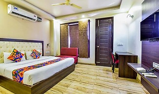 Fabhotel Sr Residency