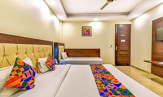 Fabhotel Sr Residency