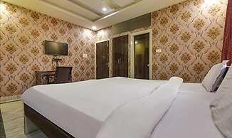 Fabhotel Utsav Palace