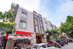 Fabhotel Cloud 9 Shopprix Mall