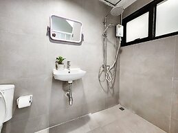 Noir Cafe And Hostel