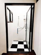 Noir Cafe And Hostel