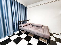 Noir Cafe And Hostel