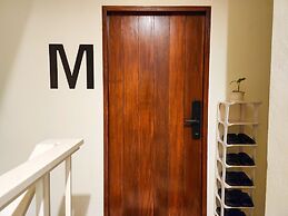 Noir Cafe And Hostel