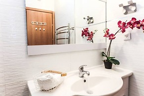 Apartment near the sea and Carmel market