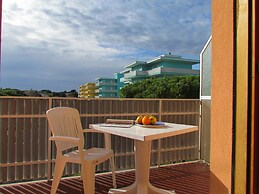 Your Modern Retreat With Poolside Bliss - Beahost