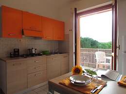 Your Modern Retreat With Poolside Bliss - Beahost