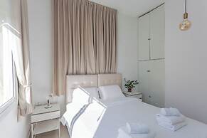 2 bedroom apartment by Hilton Beach