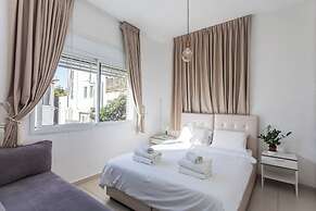 2 bedroom apartment by Hilton Beach