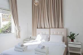 2 bedroom apartment by Hilton Beach