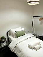 4 Beds House Coventry Sleep 7 With 3parking Spaces